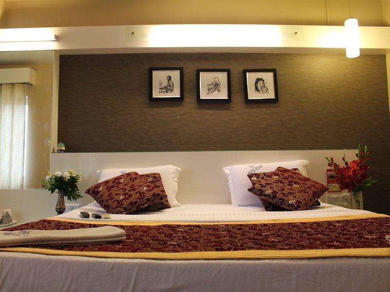 Hotel Pooja International Давангере Экстерьер фото